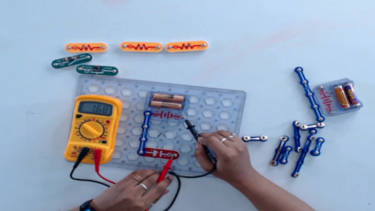 connect-battery-with-multimeter