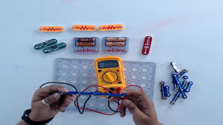 connecting-multimeter