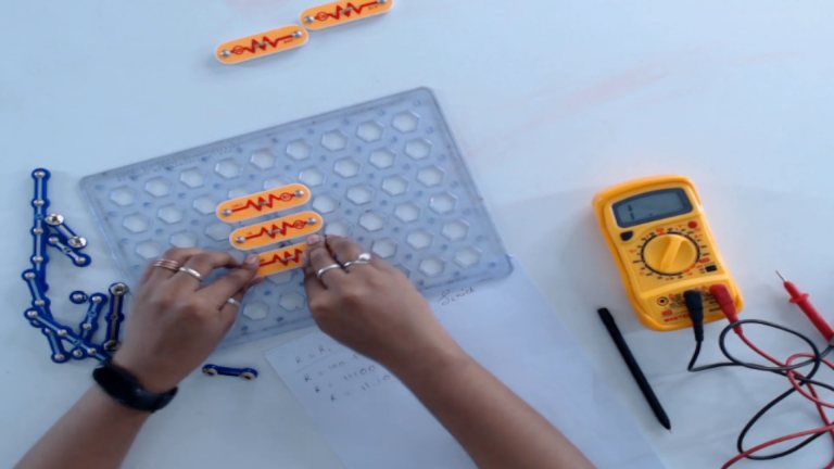 snap-circuit-base-grid