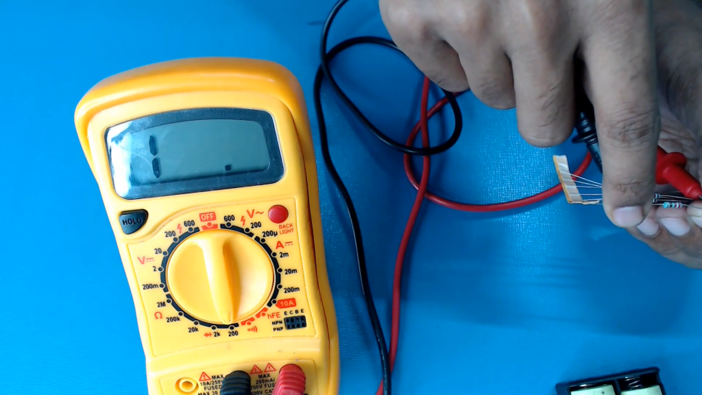 measure-a-resistance-with-multimeter